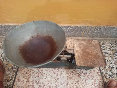 Iron weighing scale (Tarazo)