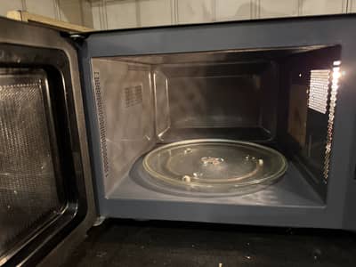 Large microwave oven barely used