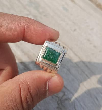 100% nechral Lab cetifaid sawat emerald