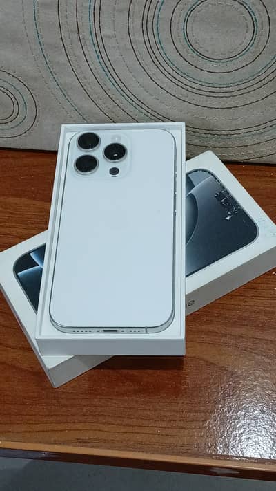 Apple iPhone 16 Pro jv