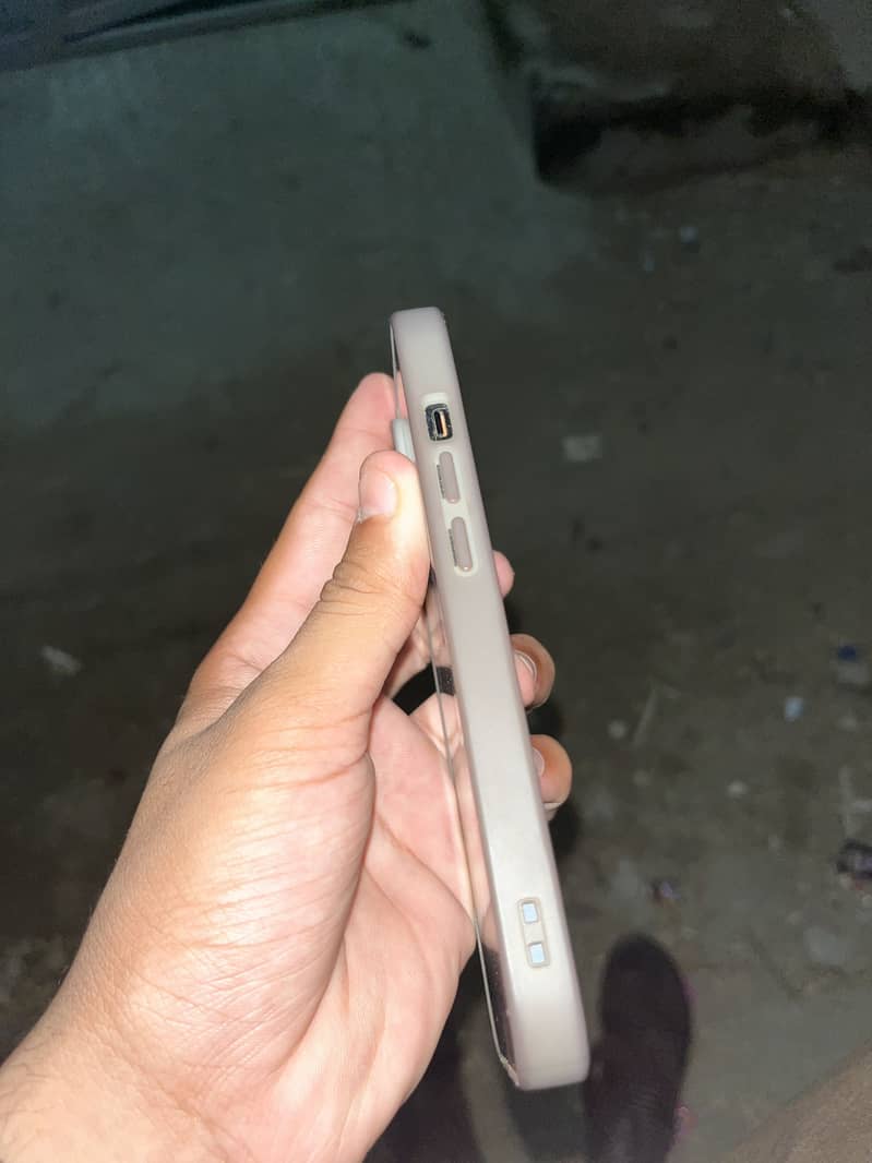 Apple iPhone 13 3
