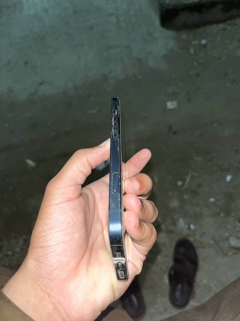Apple iPhone 13 5