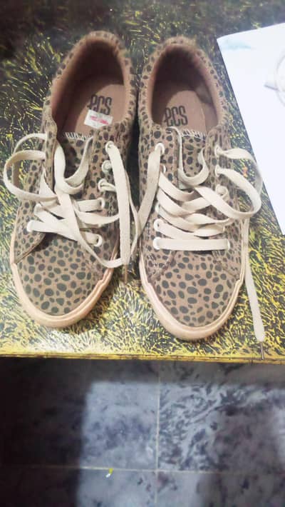 2 shoes in one price