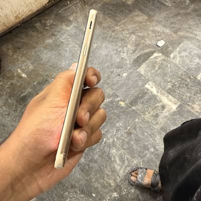 Samsung Mobile J6