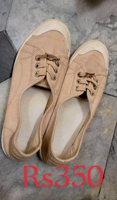 Different shoes in lower prices