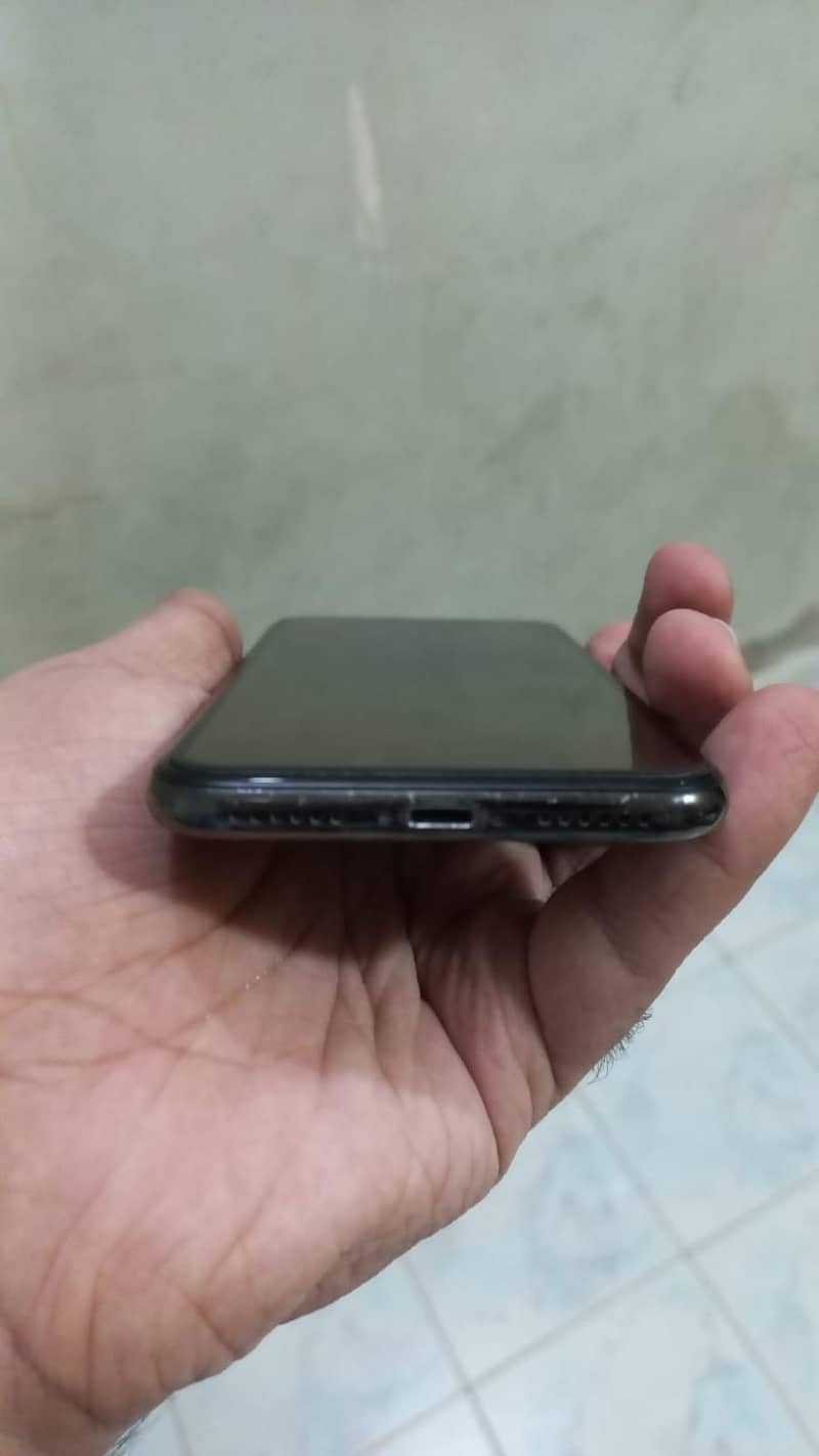 Apple iPhone X 5