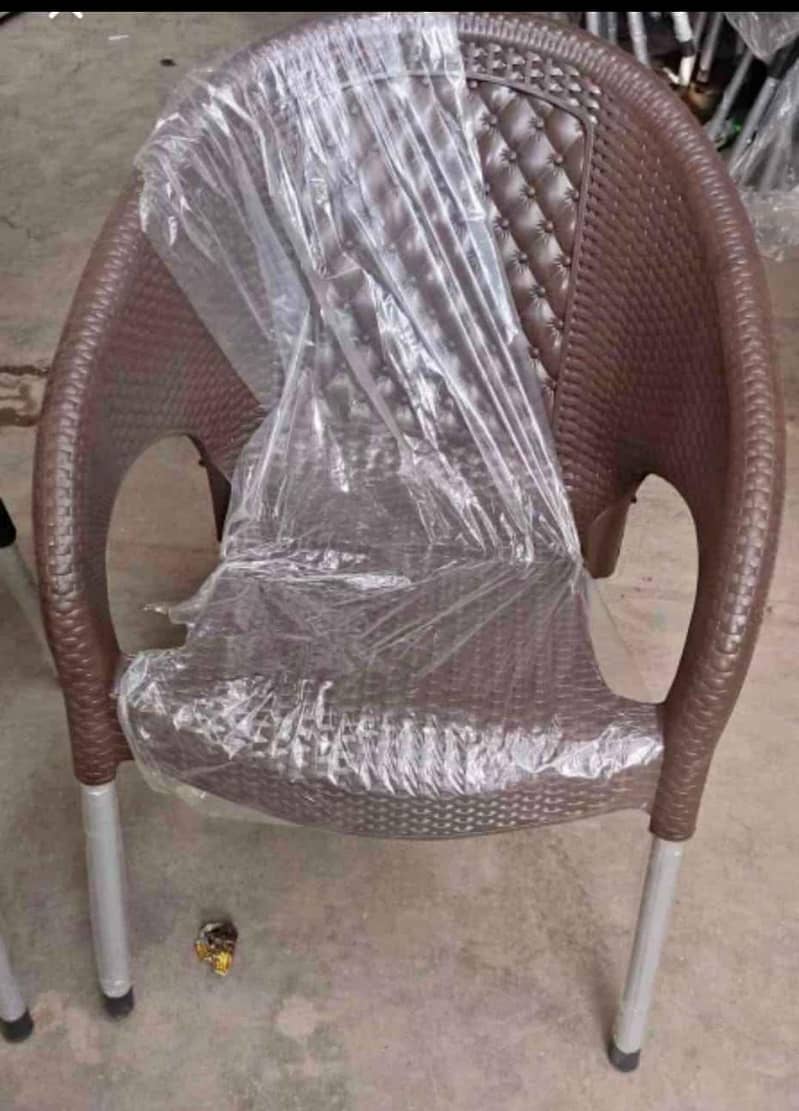 plastic chairs 3