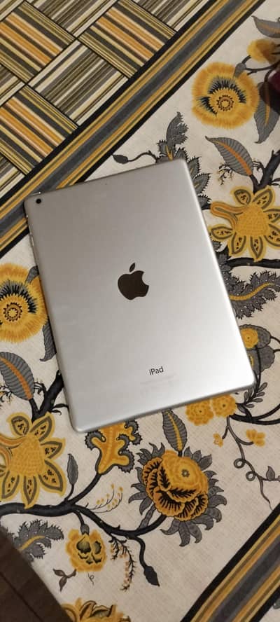 iPad air 1 16GB storage 1GB RAM all apps working insta snap Netflix