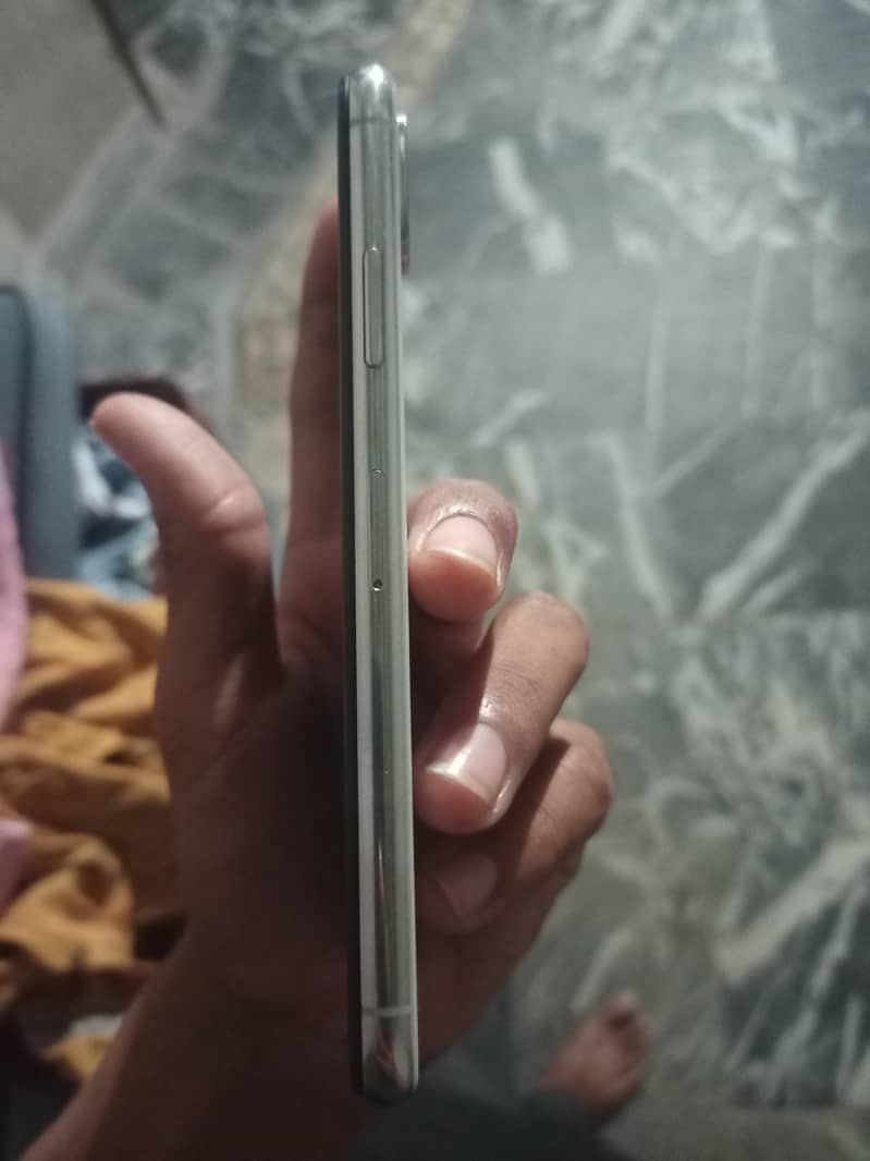 Apple iPhone X 2