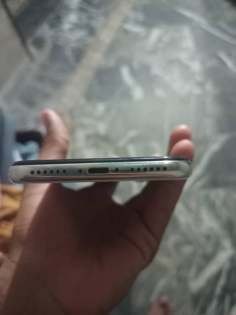 Apple iPhone X 3