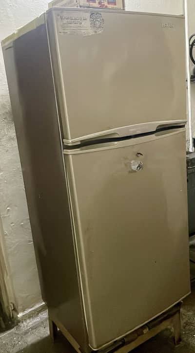 Haier HRF-258U refrigerator