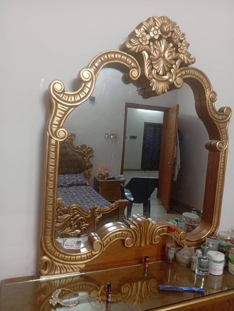 used king bed  side table &dressing 3