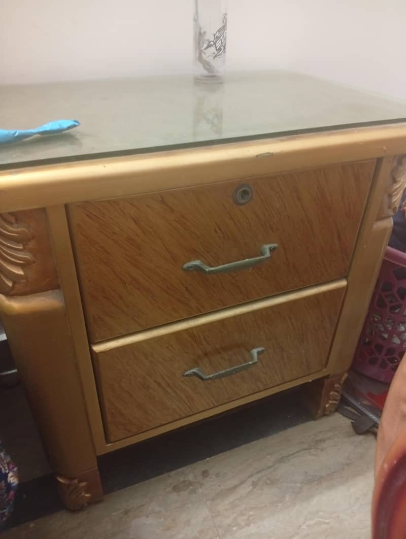 used king bed  side table &dressing 4