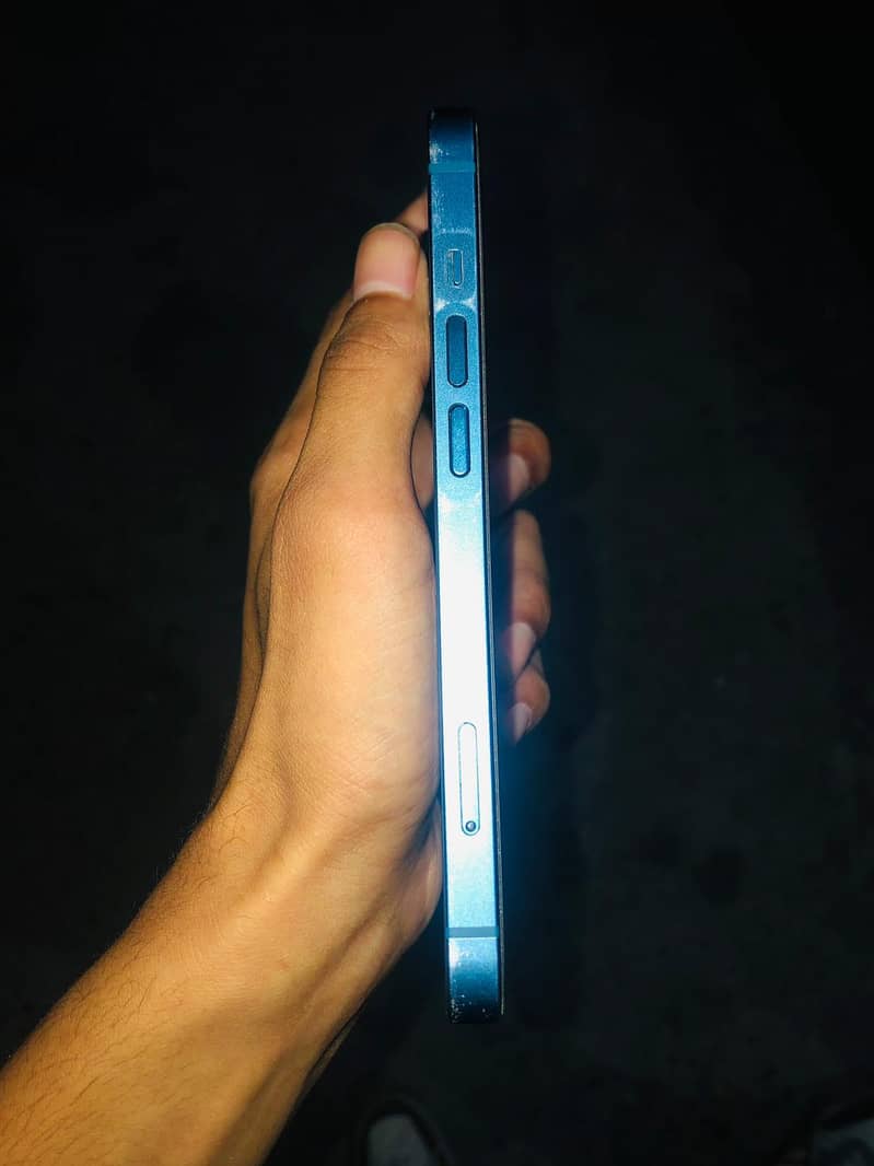 Apple iPhone 13 2