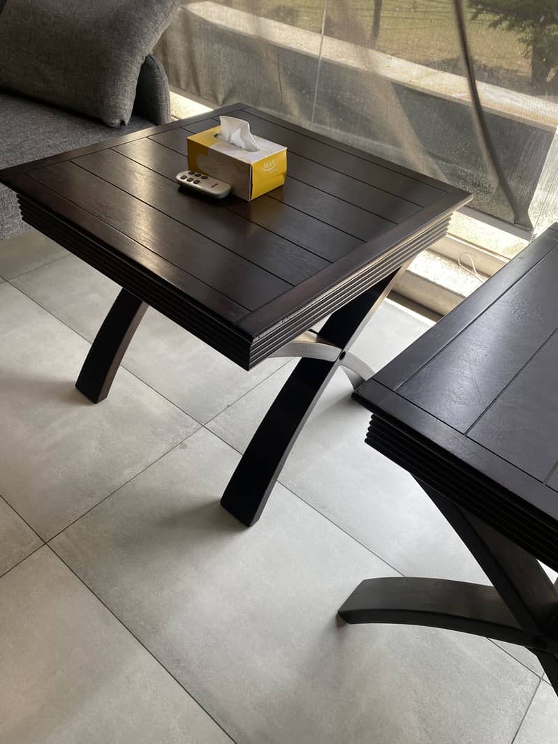 Center/corner table 1