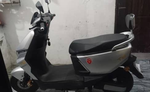 Urgent sale my own scooty 03016575297 Walton road lahore