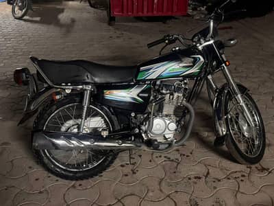 1st hand use bhot piyara bike h