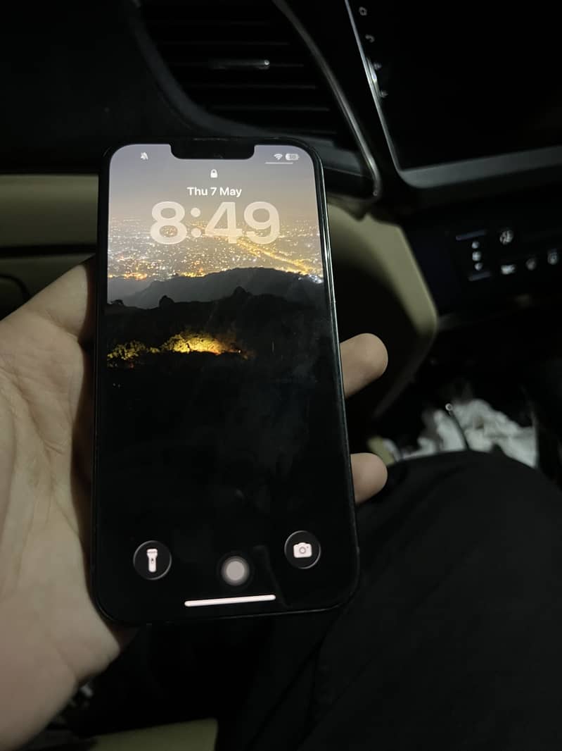 Apple iPhone 16e 0