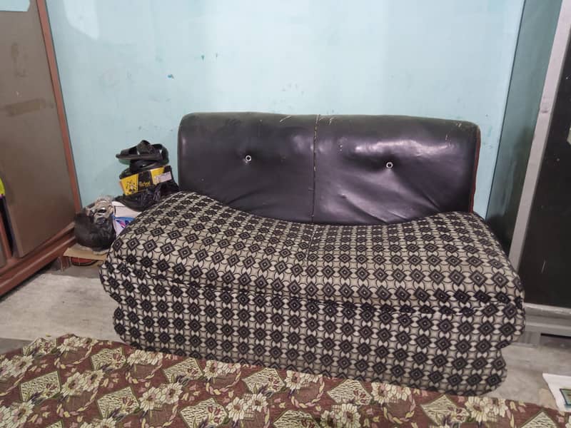 2 Sofas Hai 2