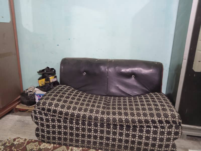 2 Sofas Hai 3