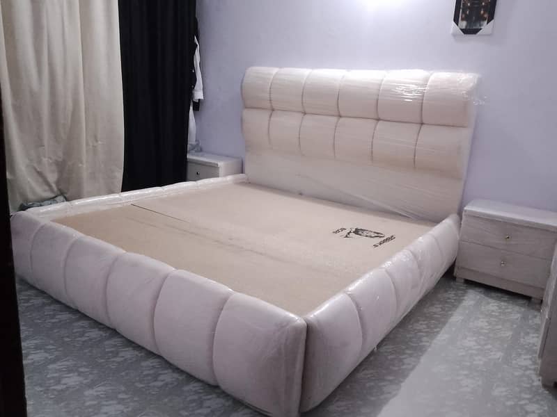 King size Double Bubble bed with2  side table 0