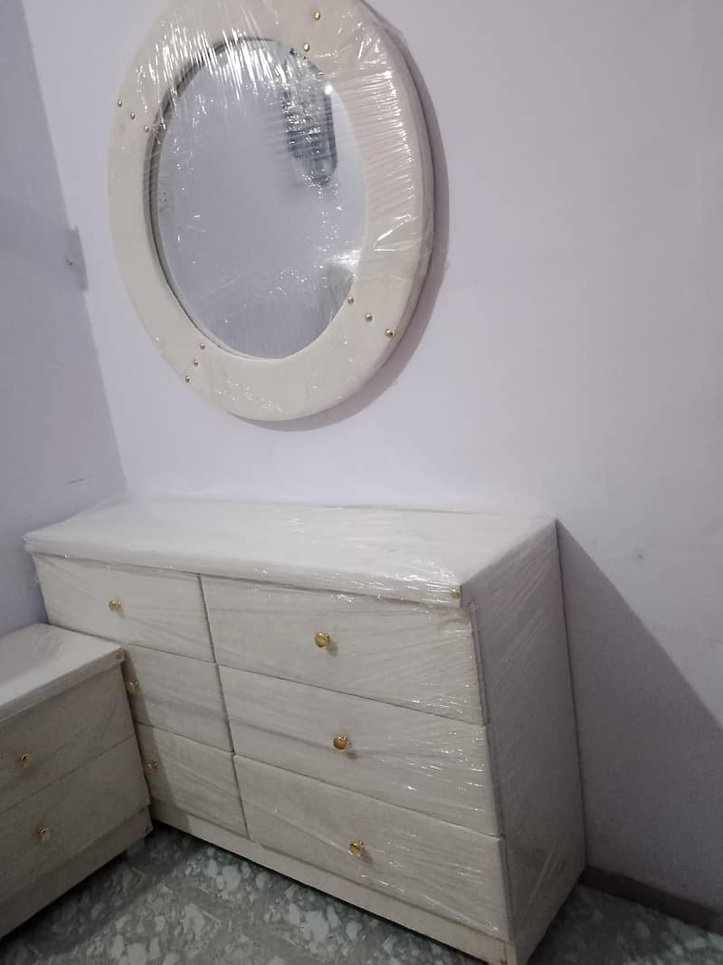 King size Double Bubble bed with2  side table 1