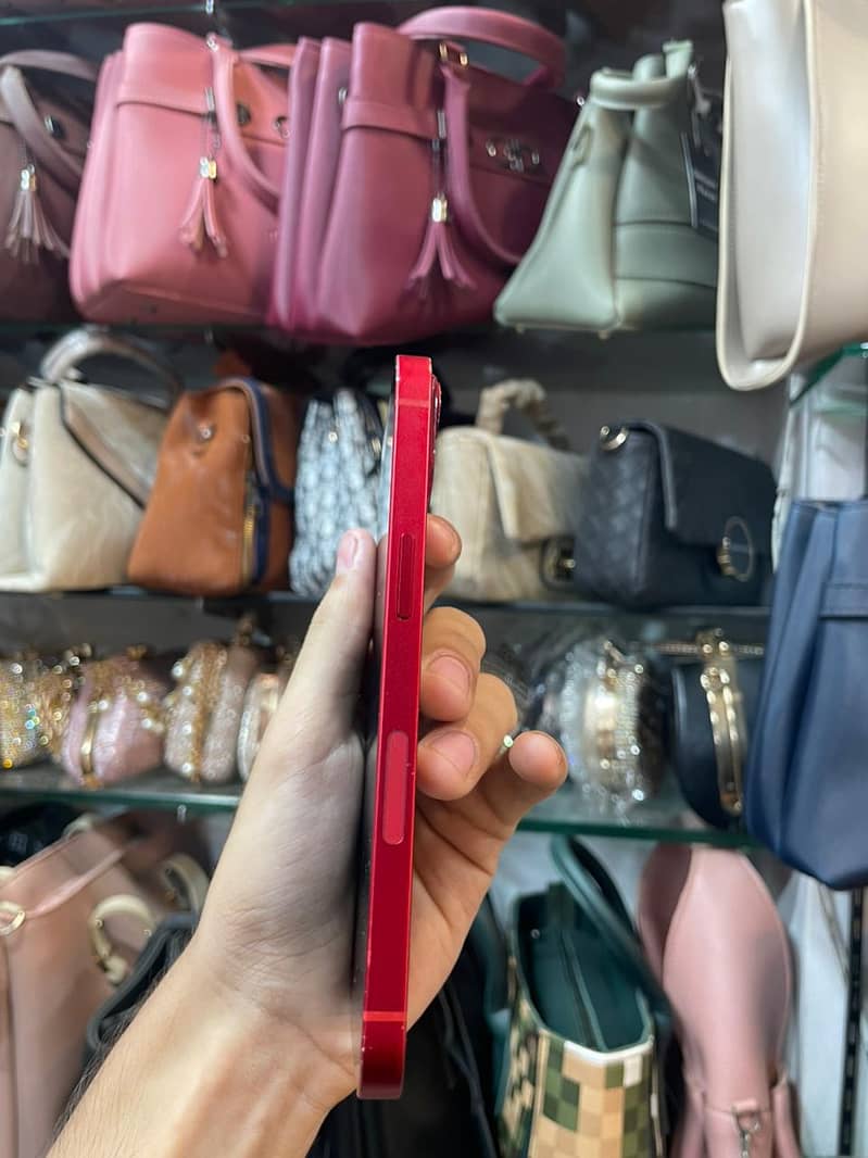 Apple iPhone 13 4