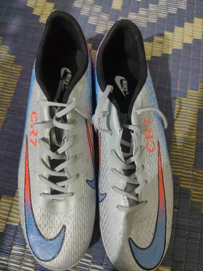 FOOTBALL SHOES FOR SELL