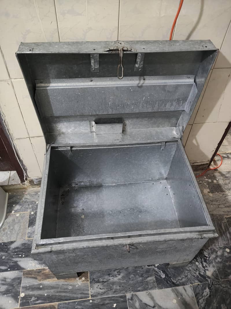 storage trunk 0