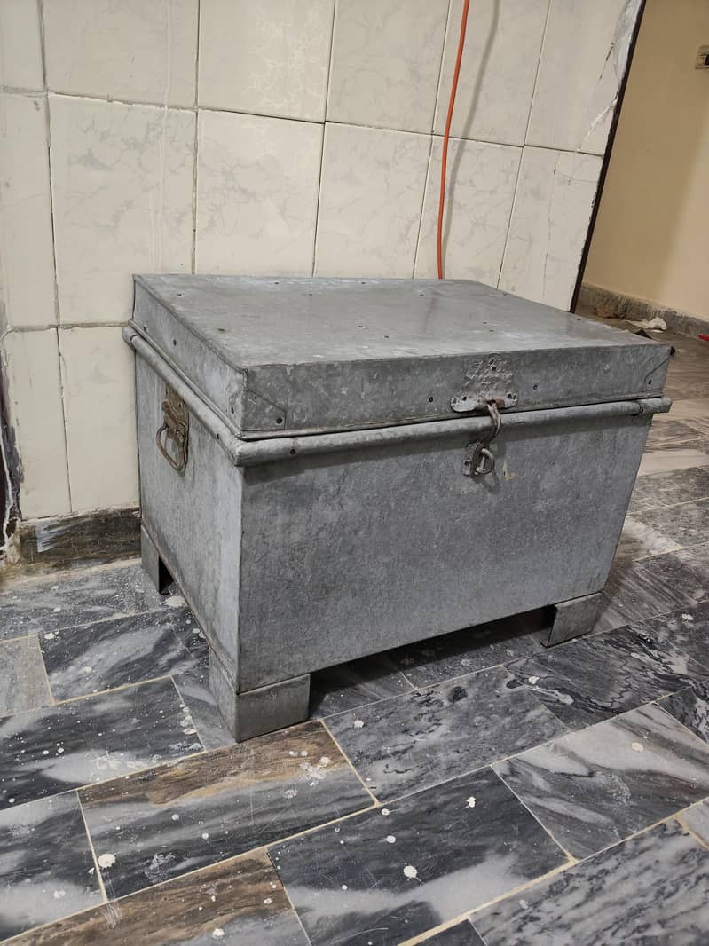 storage trunk 3