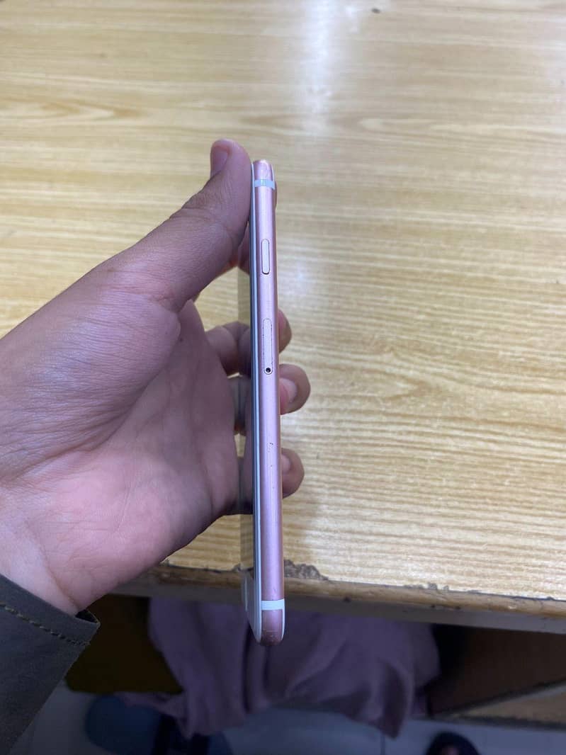 Apple iPhone 7 2
