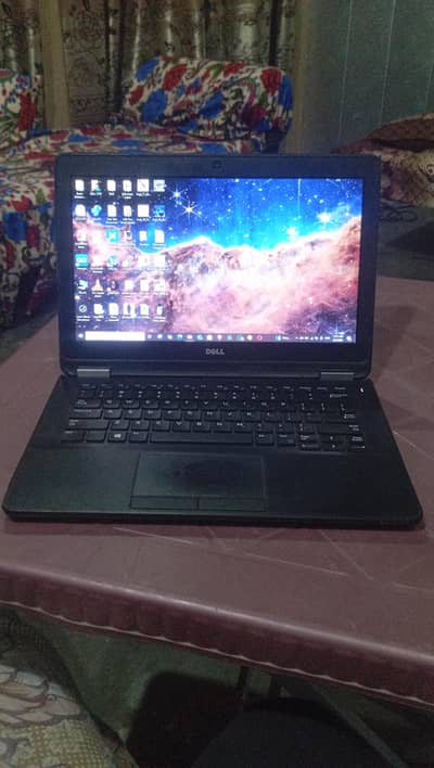 Dell latitude E7270 core i7, 8Gb Ram with 128 GB graphic card