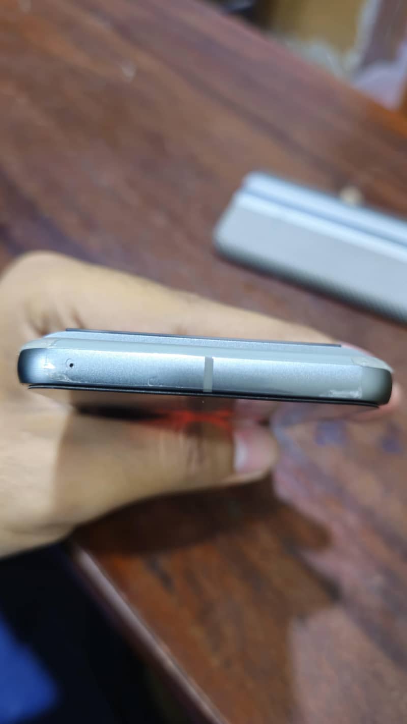 Google Pixel 8 4