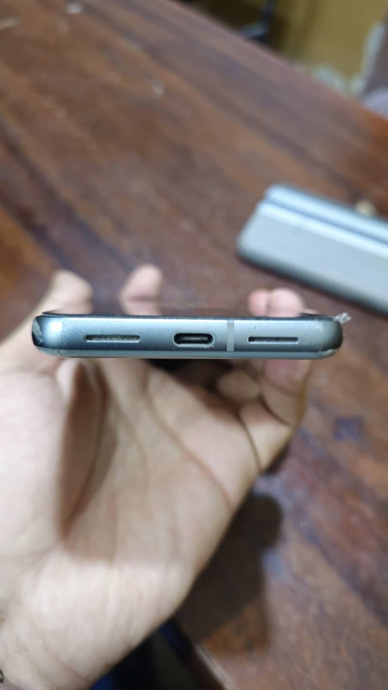 Google Pixel 8 5