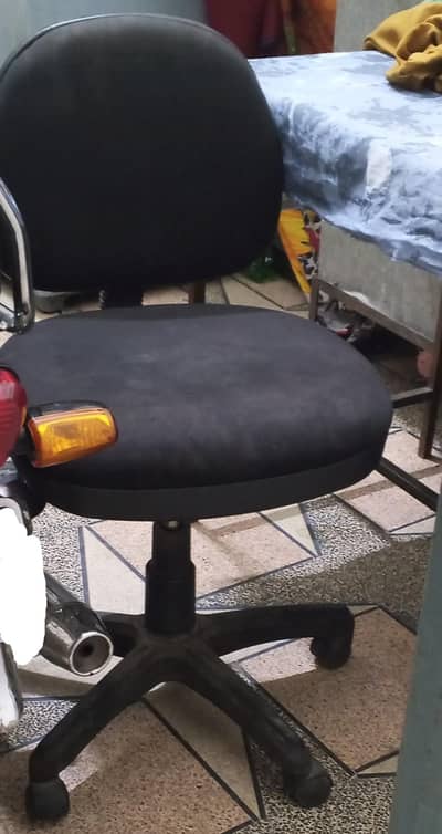 used office chair 7/10