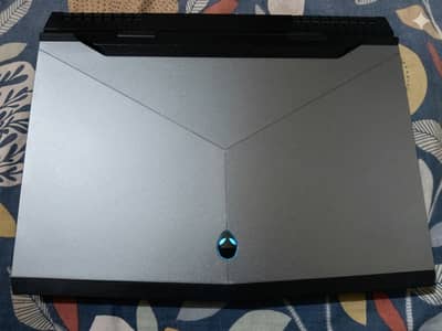 Alienware 17 R4 17 Inch Screen Gaming Beast GTX1080 8 GB Graphics Card