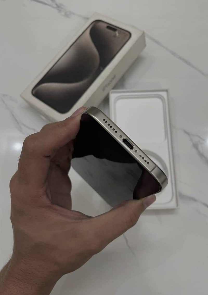 Apple iPhone 15 pro max 2