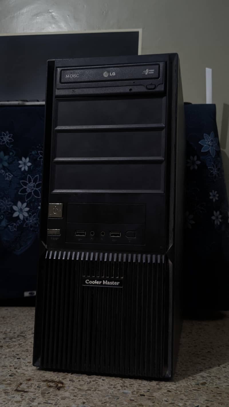 Gaming PC setup 4