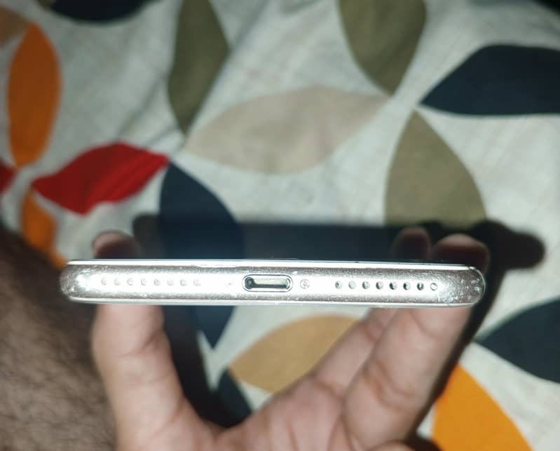 Apple iPhone 8 Plus 4