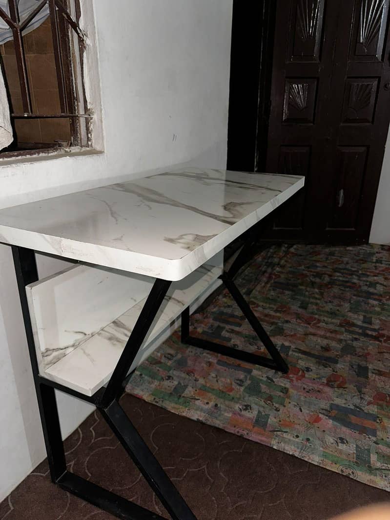 Computer Table 0