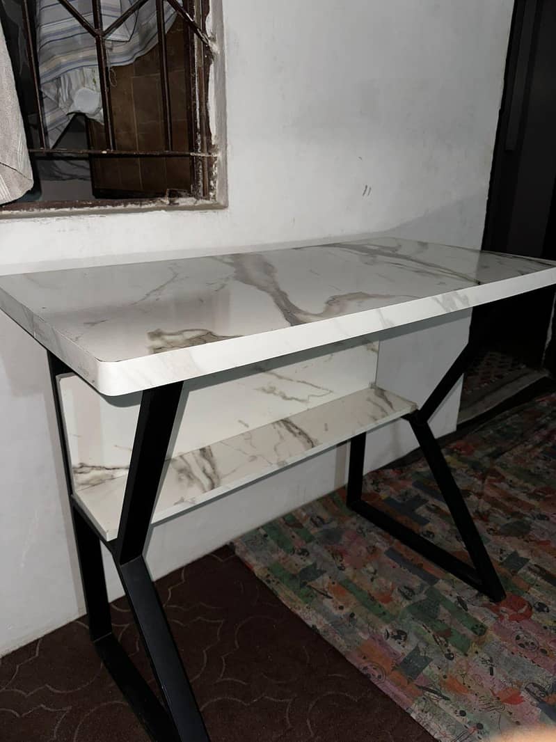 Computer Table 1