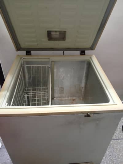 Dawlance deep freezer