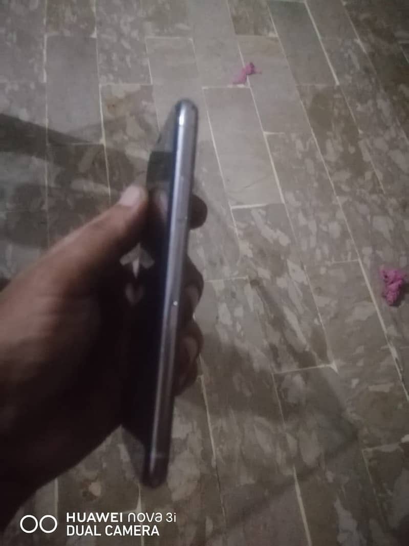 Apple iPhone X 3