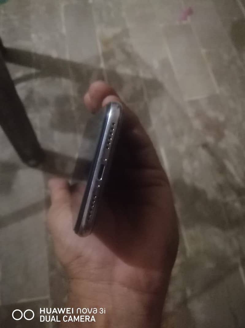 Apple iPhone X 4