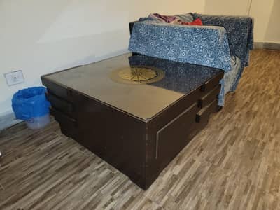 2 Side tables & 2 centre tables