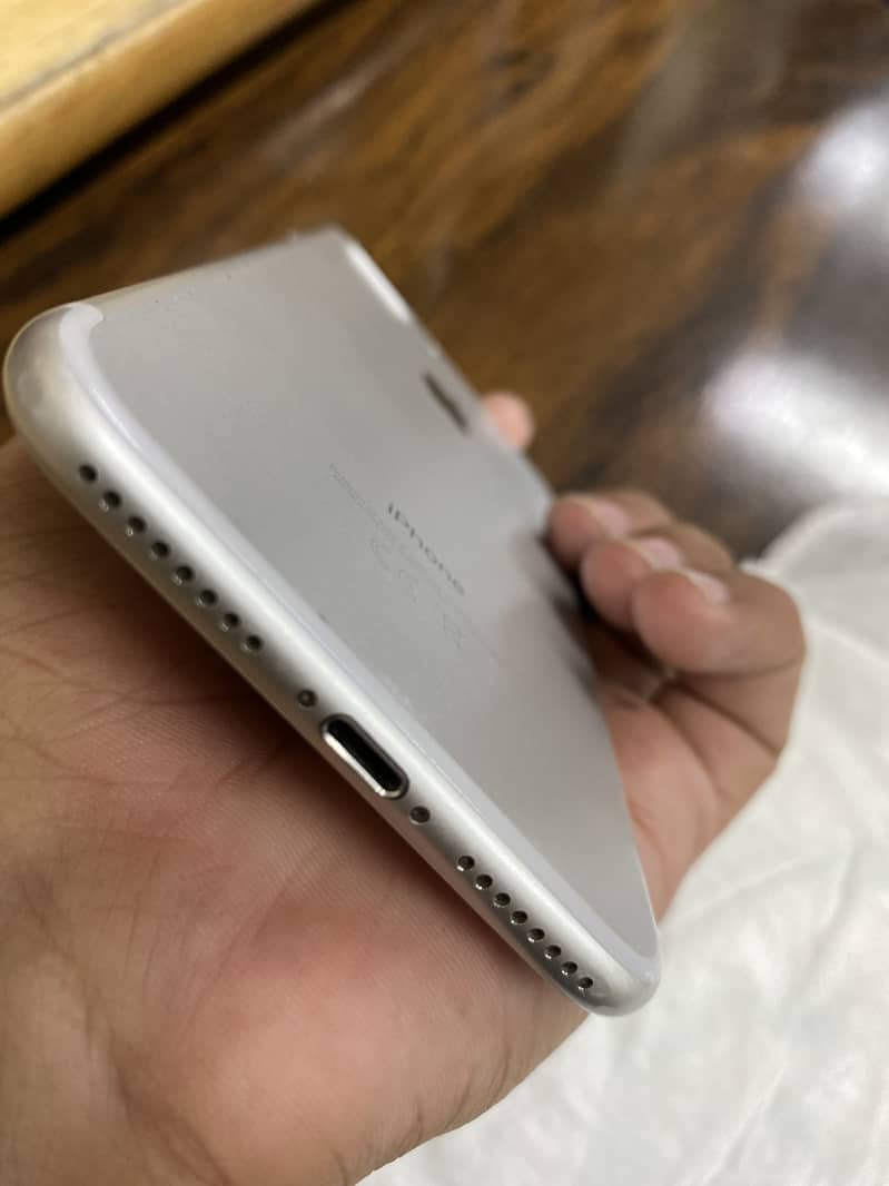 Apple iPhone 7 Plus 3