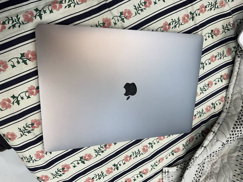 MacBook Pro 0
