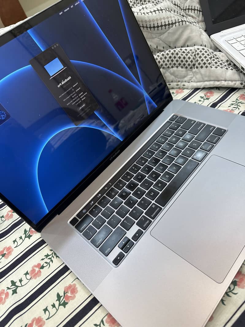 MacBook Pro 1
