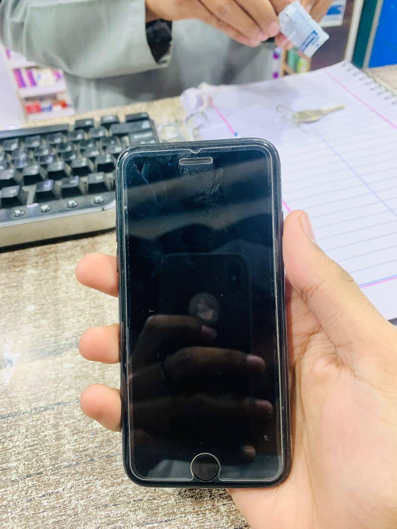 Apple iPhone 7 1