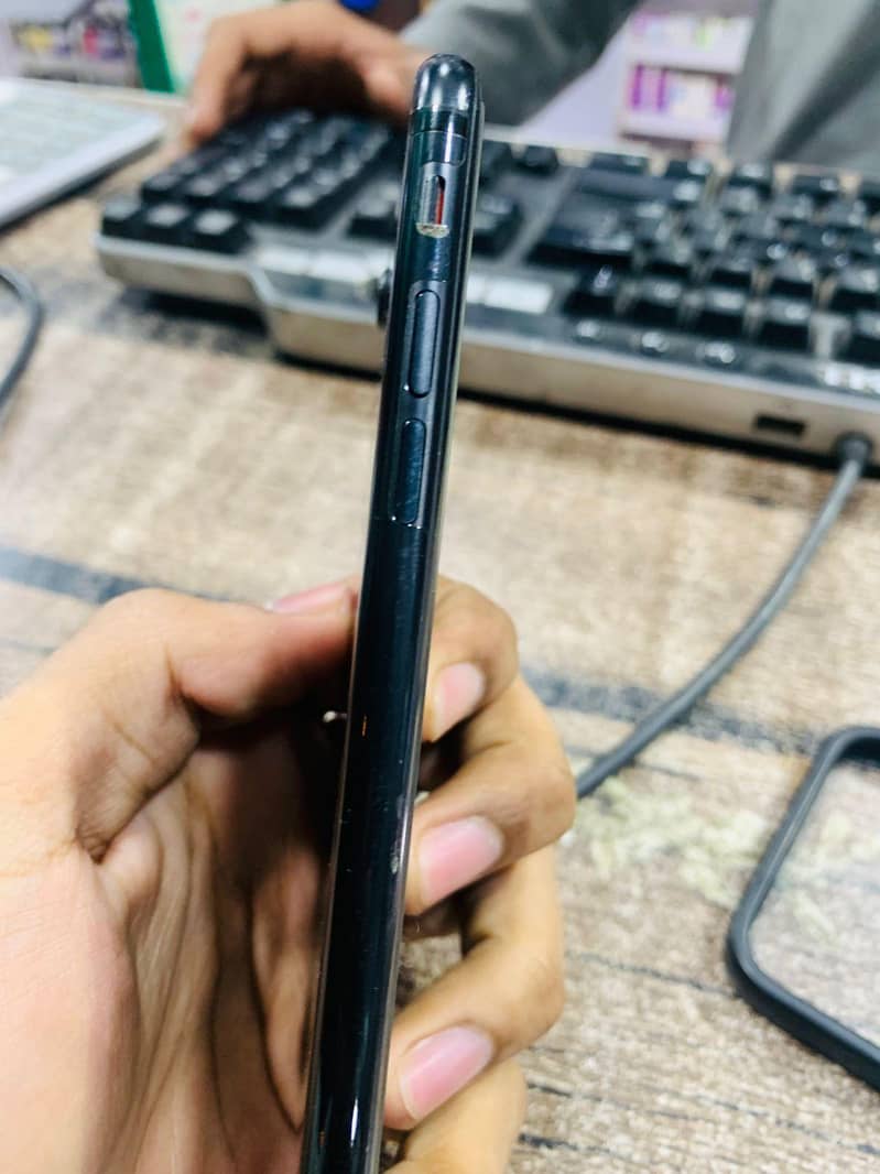 Apple iPhone 7 3